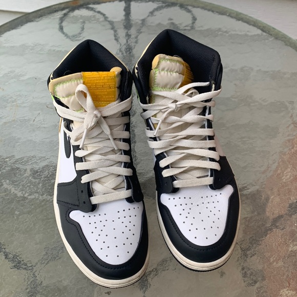 Jordan one retro high white black volt University gold size 8 1/2 - Picture 1 of 5